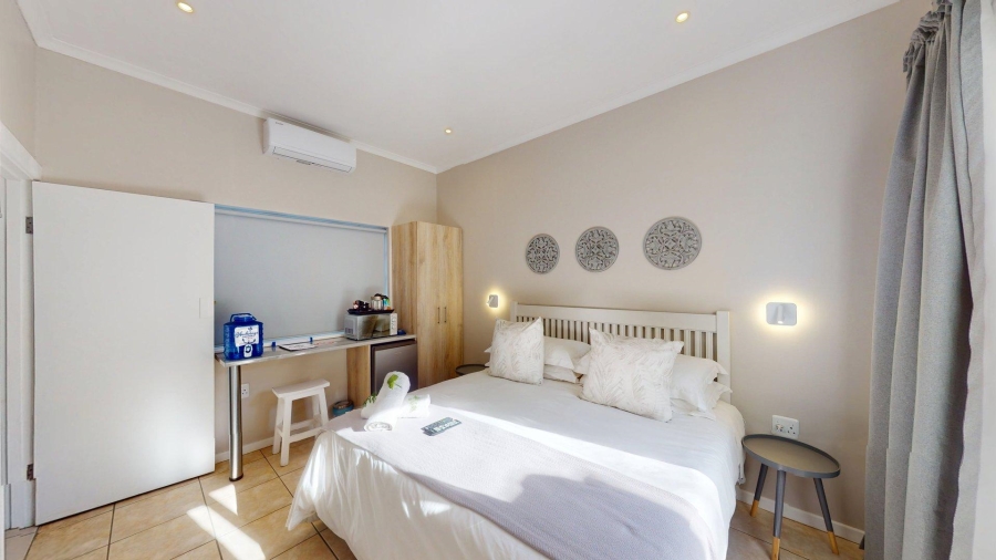8 Bedroom Property for Sale in Summerstrand Eastern Cape